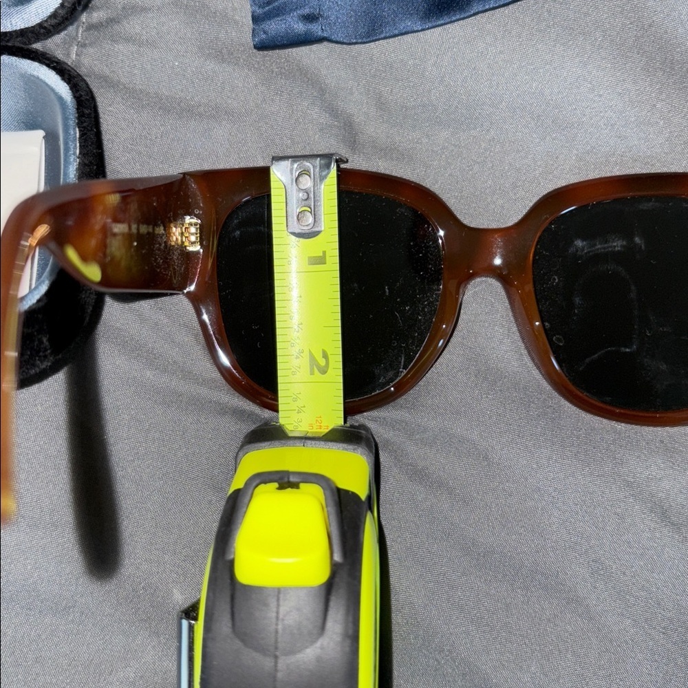 Gucci Tortoise Shell Sunglasses - Picture 5 of 6